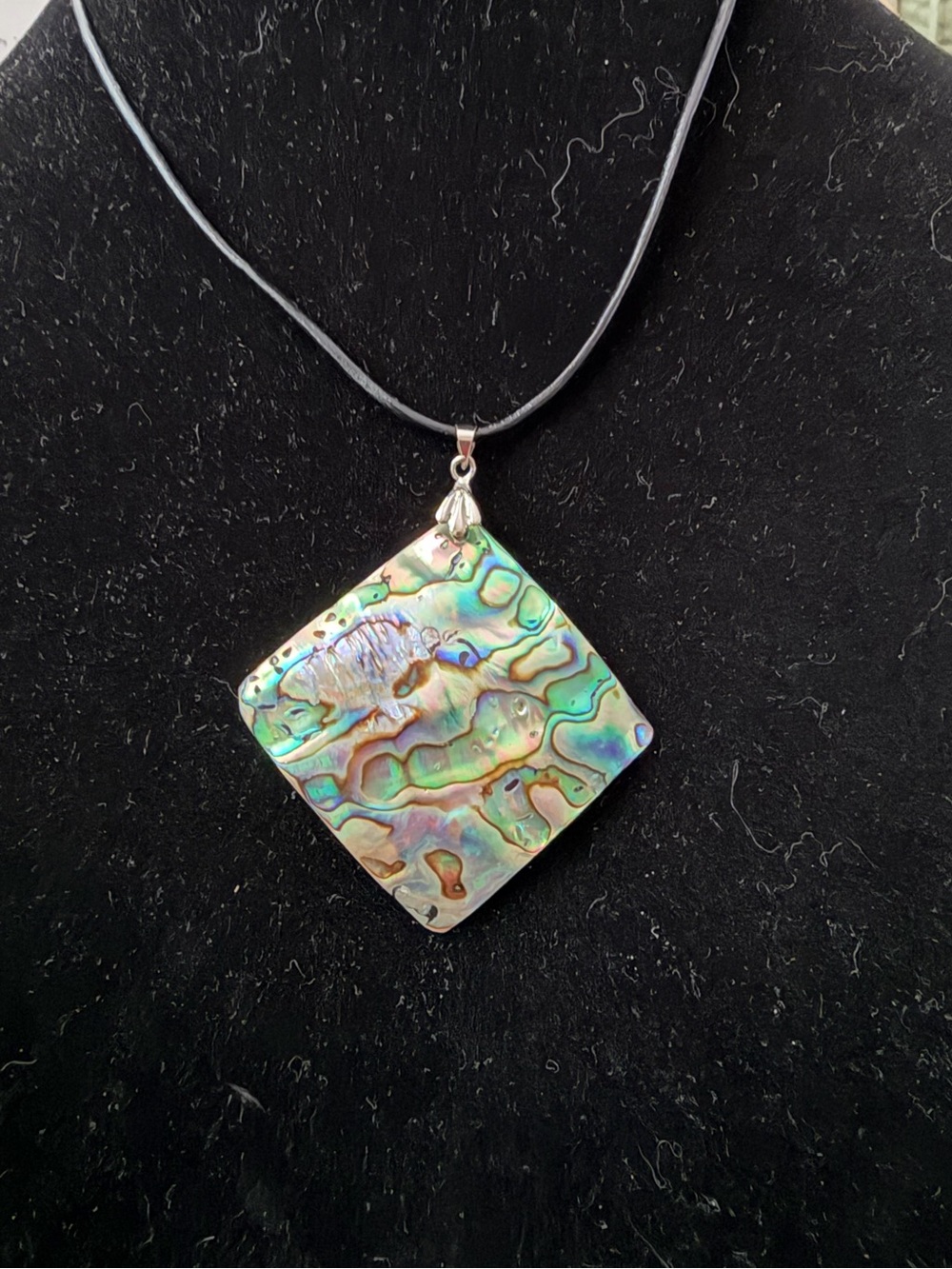 Abalone and 18k white gold pendant on cord